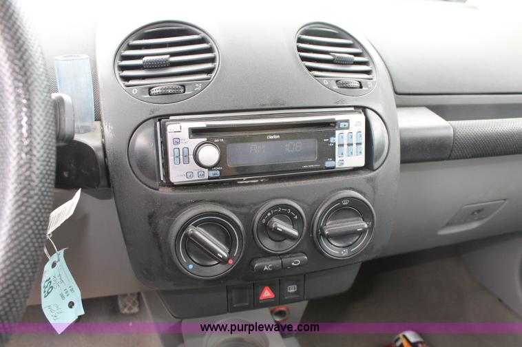 image for item D7896 2000 Volkswagen New Beetle GLS