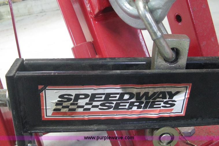 image for item G9863 Sweedway fold up 2 ton shop crane