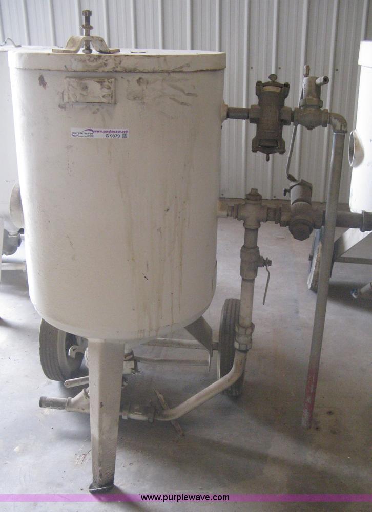 (2) Sapacco sandblasting pots in Wichita, KS Item G9879 sold Purple