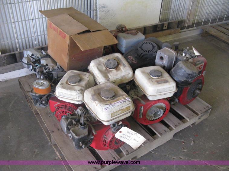 Approximately 10 small gas engines in Wichita, KS Item G9964 sold