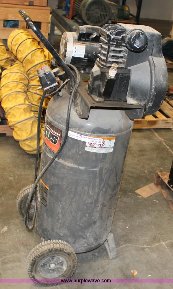 image for item I9733 26 gallon Maxus air compressor