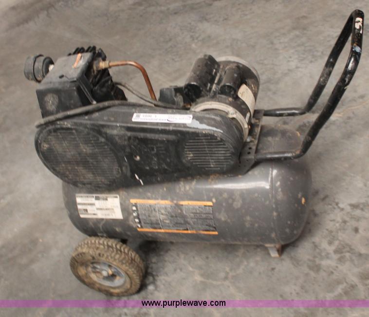 image for item L9665 20 gallon Maxus air compressor