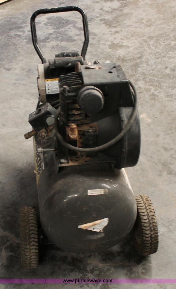 image for item L9665 20 gallon Maxus air compressor