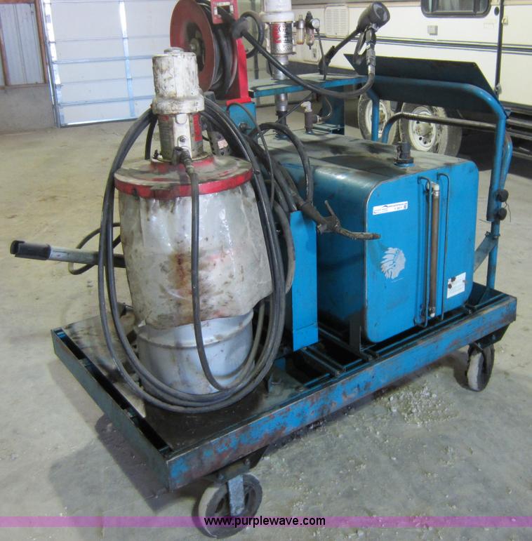 Valley lube cart in Canton, KS Item V9071 sold Purple Wave