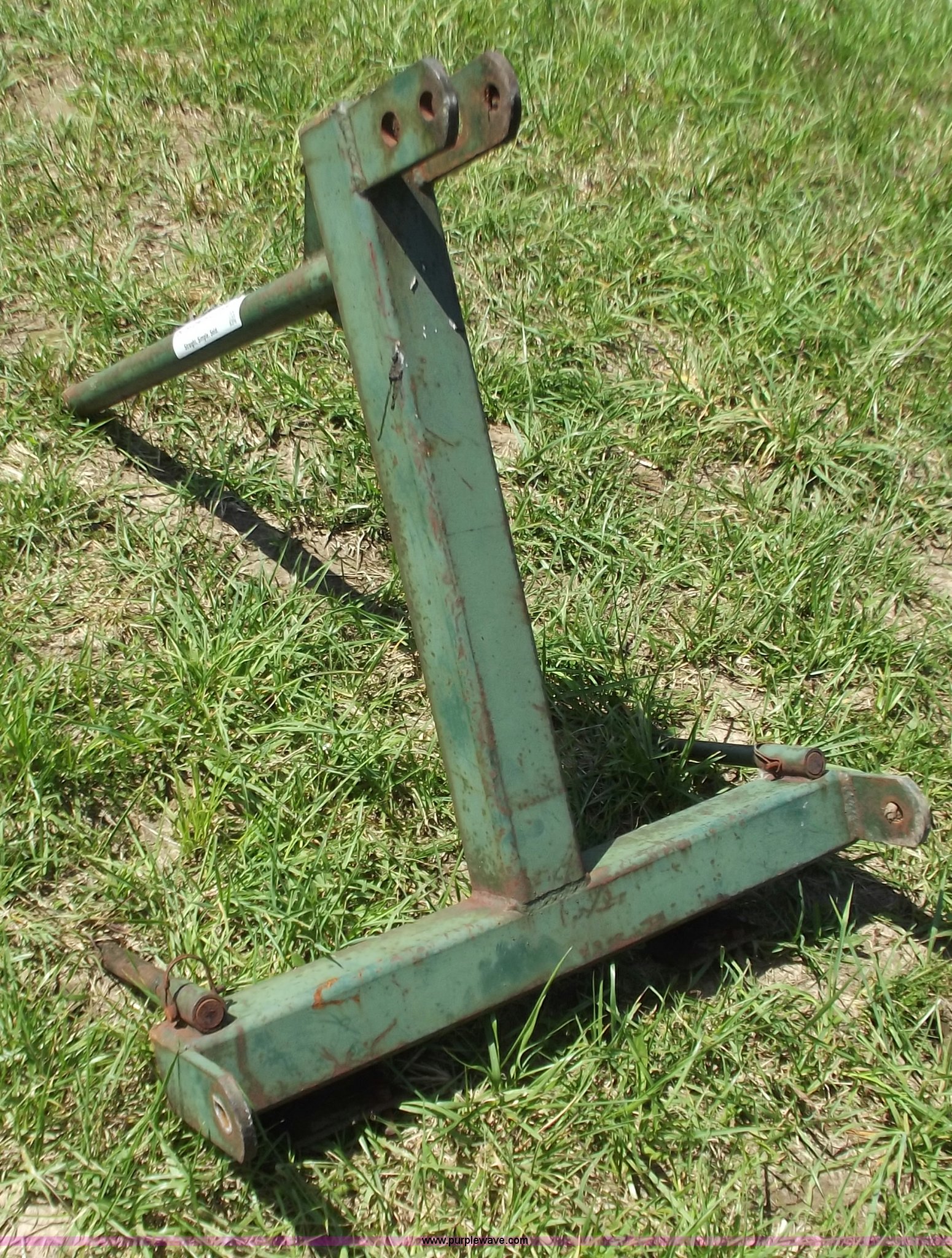 Three point bale spike in Bolivar, MO | Item C2027 sold | Purple Wave