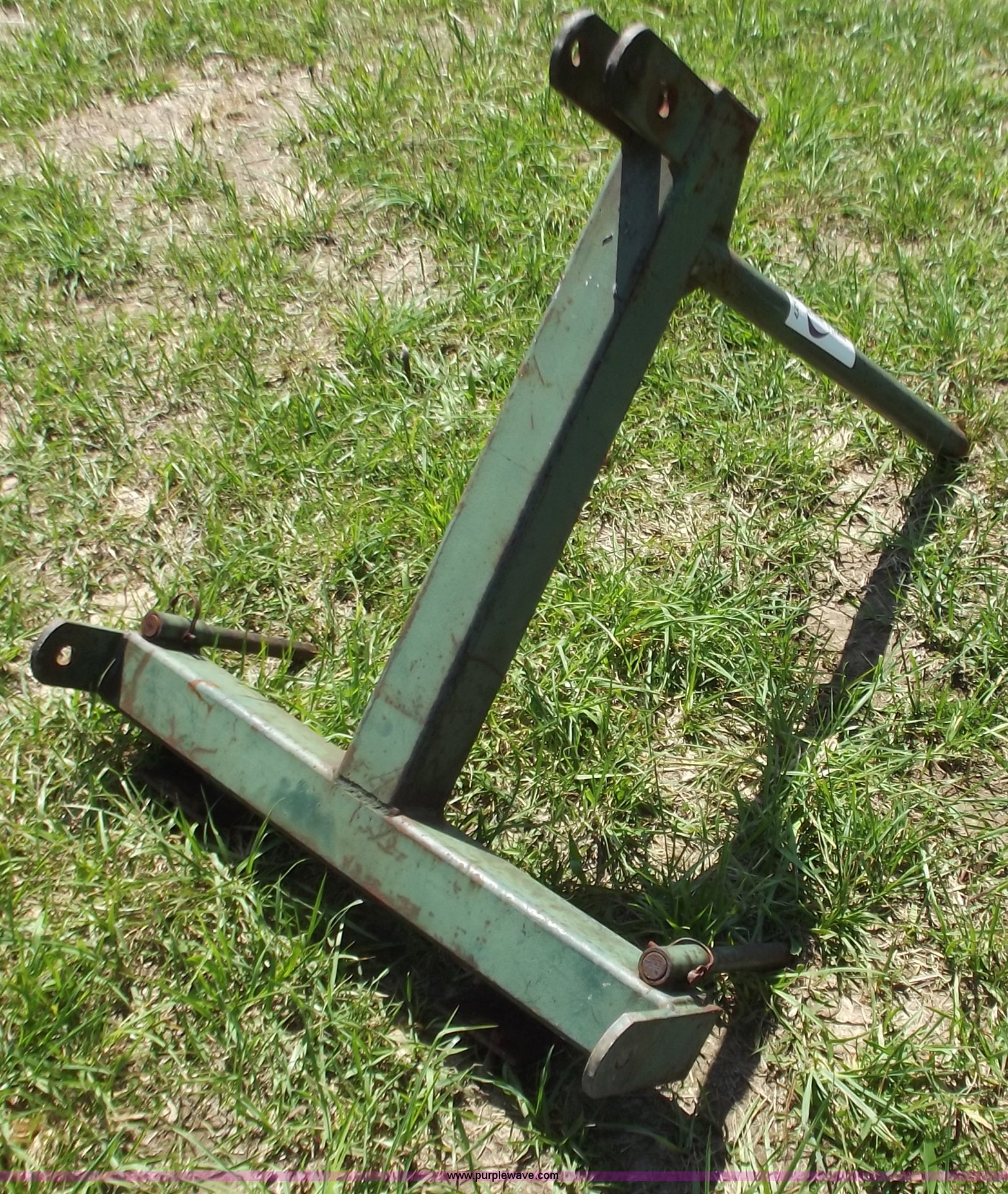 Three point bale spike in Bolivar, MO | Item C2027 sold | Purple Wave
