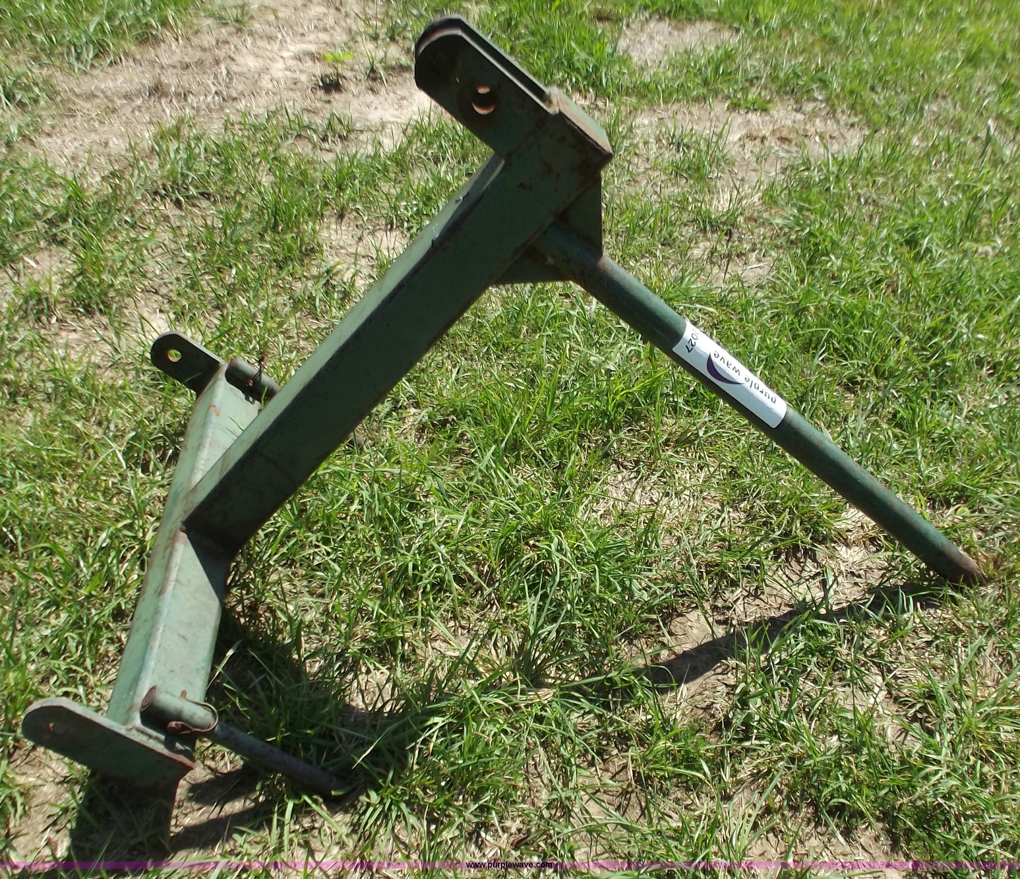 Three point bale spike in Bolivar, MO | Item C2027 sold | Purple Wave