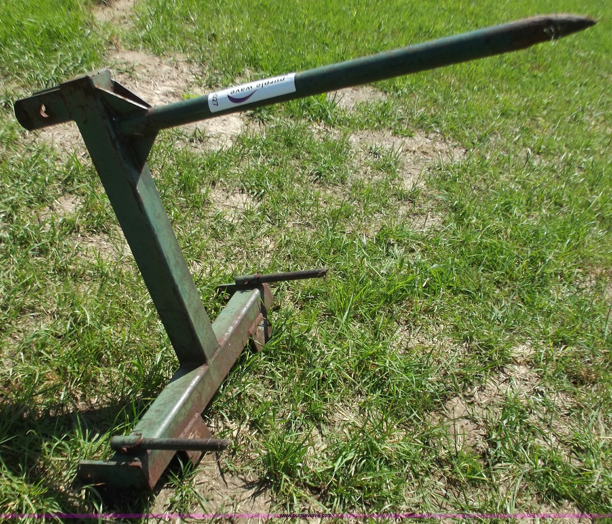 Three point bale spike in Bolivar, MO | Item C2027 sold | Purple Wave