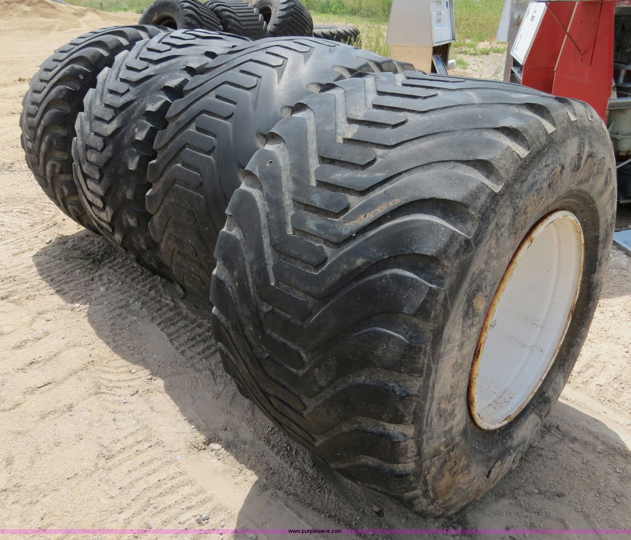 700 40 tire