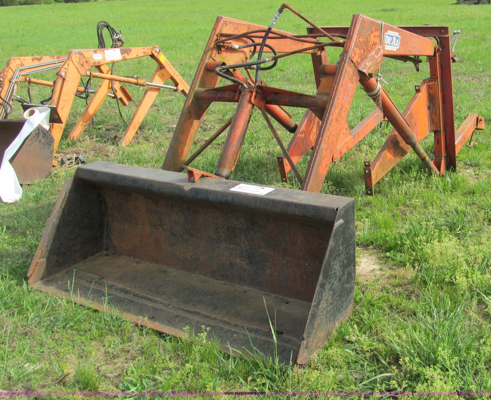 DuAll 100 loader attachment in Hardy, AR | Item D3174 sold | Purple Wave