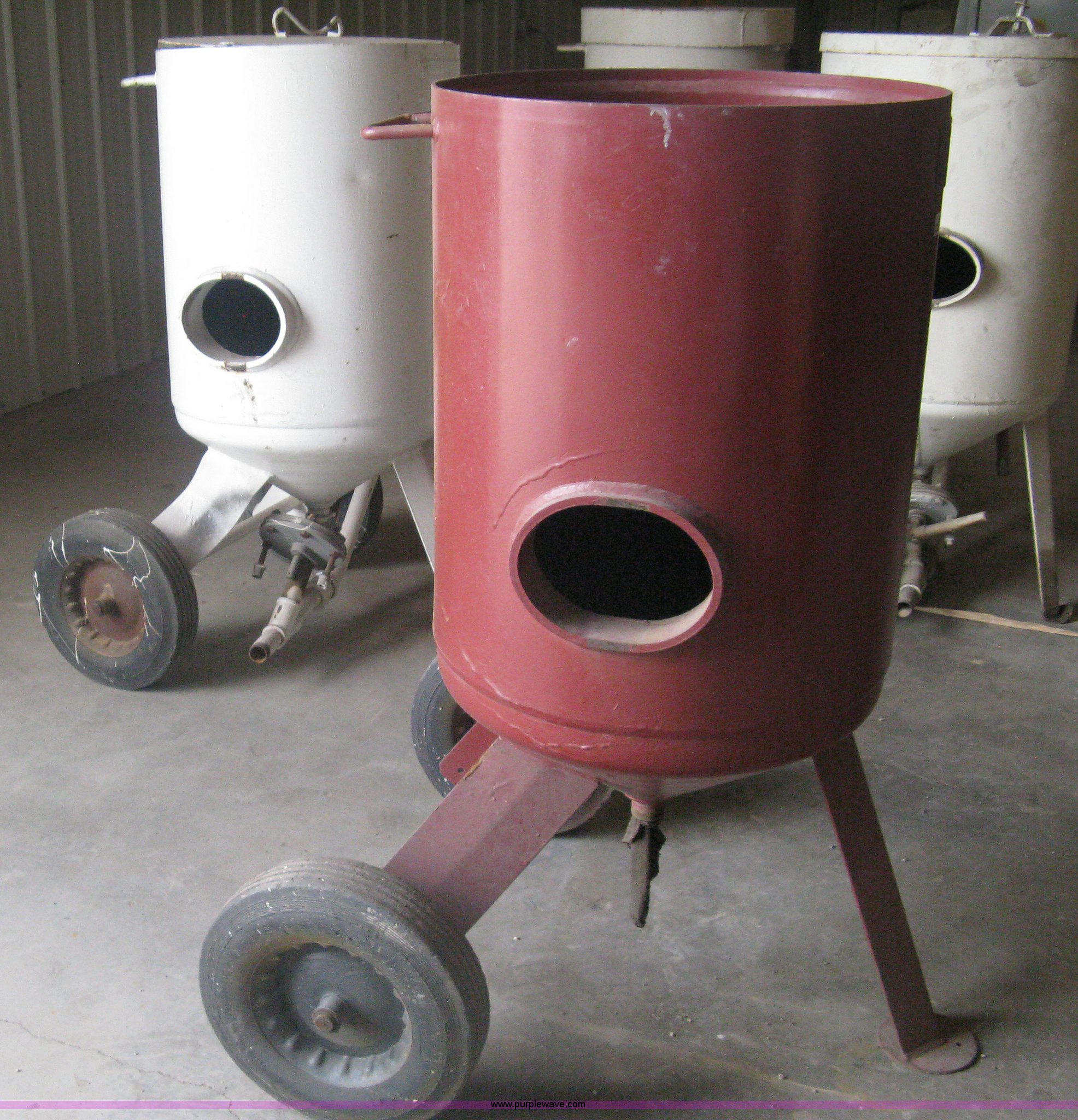 (2) Clemco sandblasting pots in Wichita, KS Item G9878 sold Purple Wave