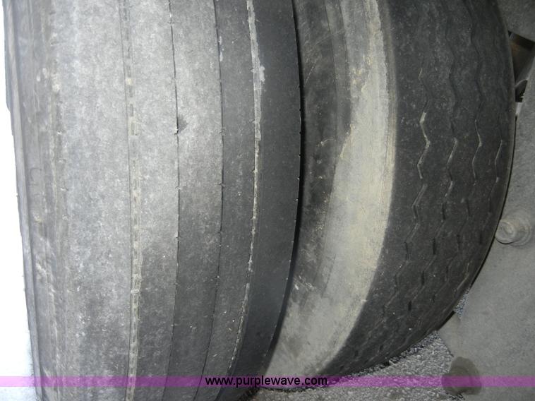 image for item A3486 1999 Wabash 53' reefer trailer