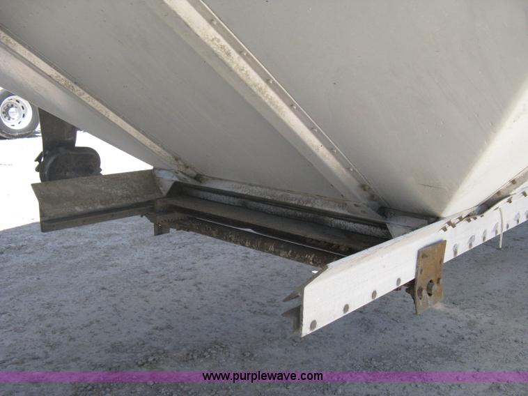 image for item A6321 1992 Merritt hopper bottom trailer