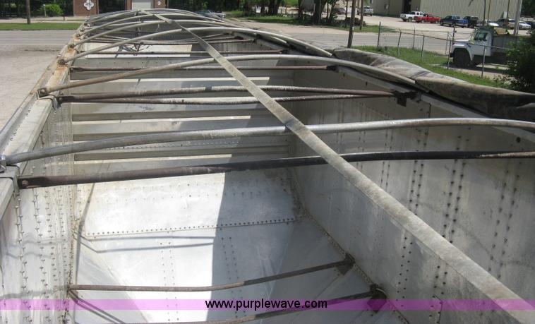 image for item A6321 1992 Merritt hopper bottom trailer