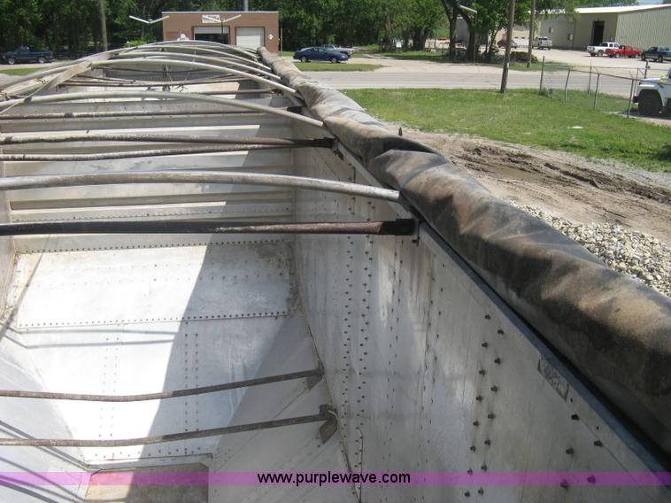 image for item A6321 1992 Merritt hopper bottom trailer