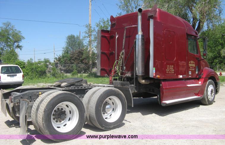 image for item A6322 2003 Freightliner Columbia semi truck