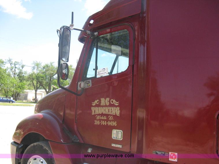 image for item A6322 2003 Freightliner Columbia semi truck