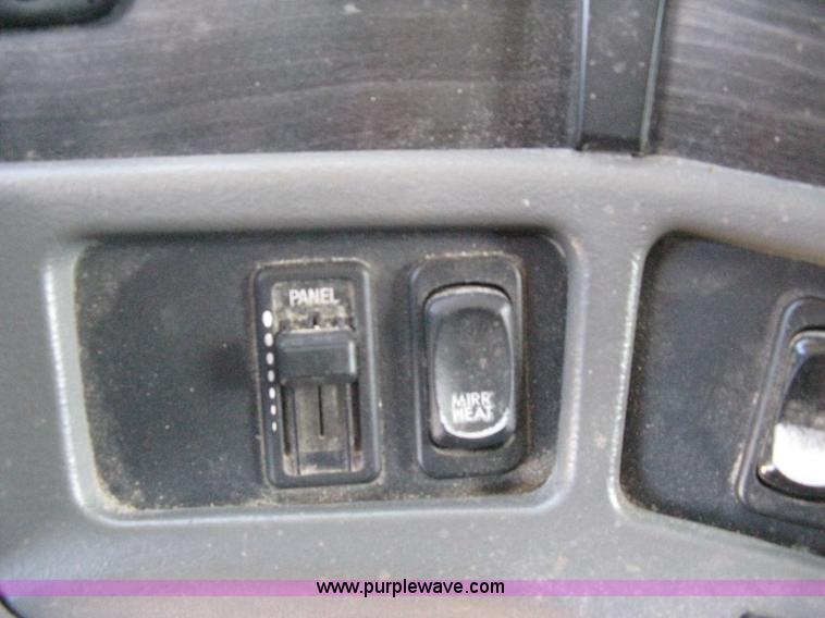 image for item A6322 2003 Freightliner Columbia semi truck