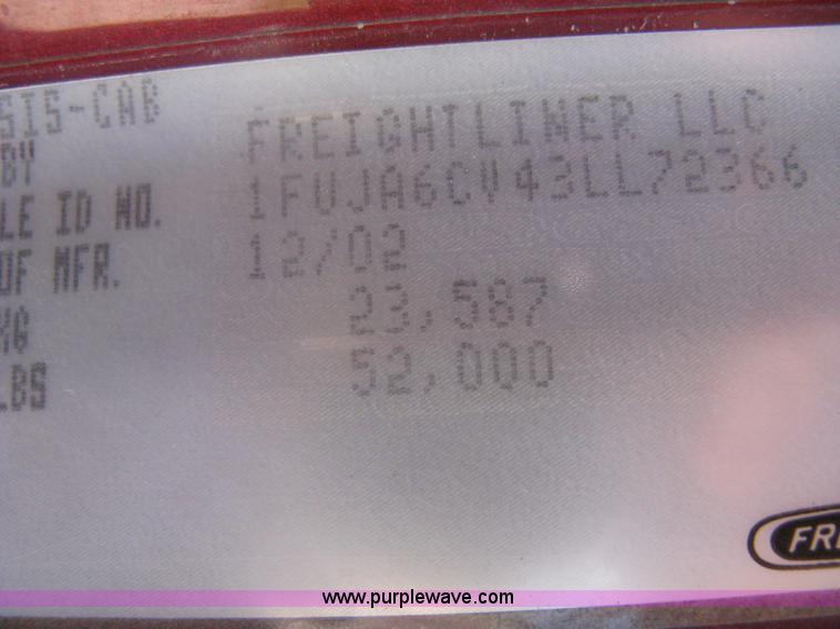 image for item A6322 2003 Freightliner Columbia semi truck