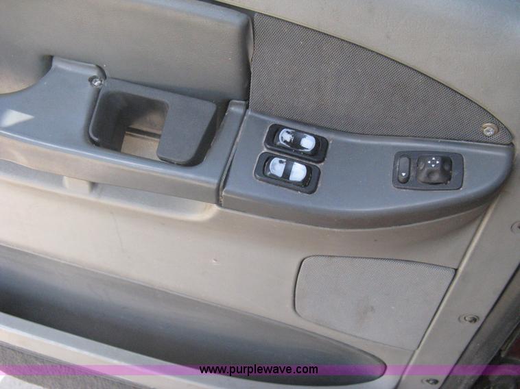 image for item A6322 2003 Freightliner Columbia semi truck