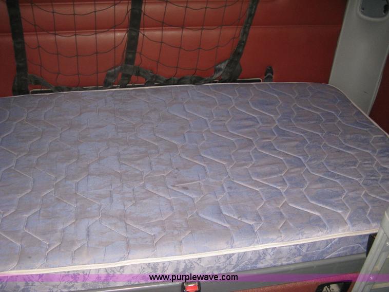 image for item A6322 2003 Freightliner Columbia semi truck