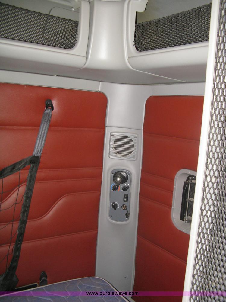 image for item A6322 2003 Freightliner Columbia semi truck