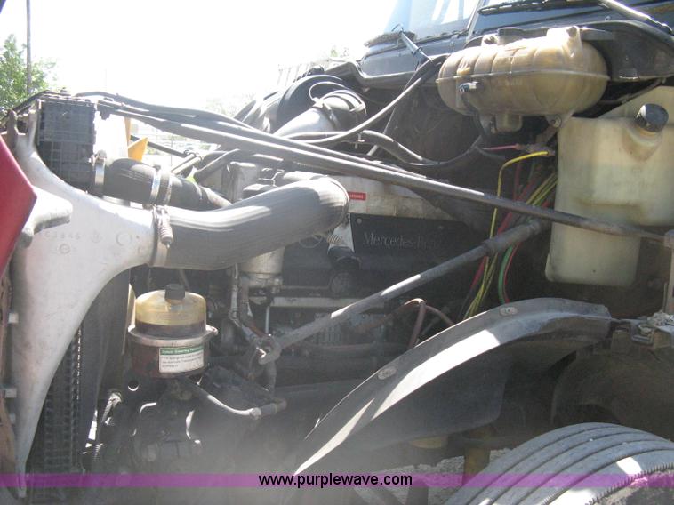 image for item A6322 2003 Freightliner Columbia semi truck