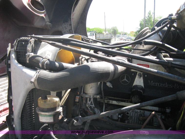 image for item A6322 2003 Freightliner Columbia semi truck