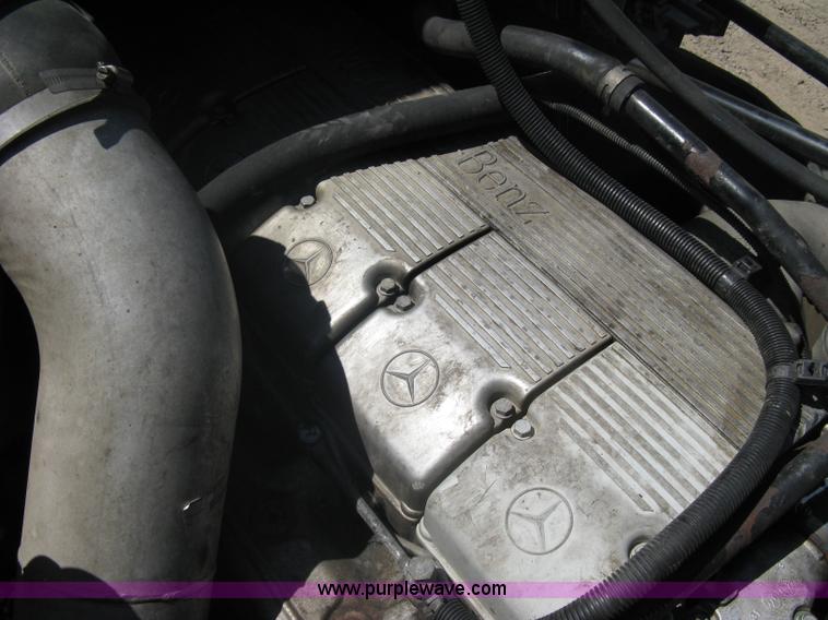 image for item A6322 2003 Freightliner Columbia semi truck