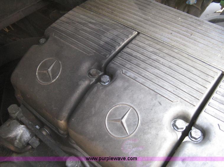 image for item A6322 2003 Freightliner Columbia semi truck