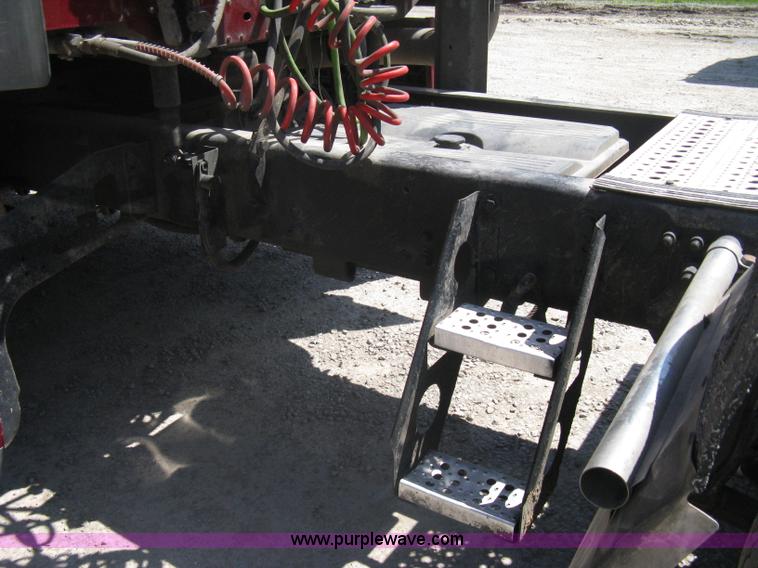 image for item A6322 2003 Freightliner Columbia semi truck