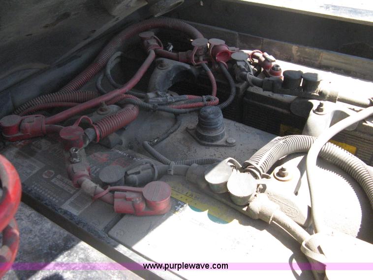 image for item A6322 2003 Freightliner Columbia semi truck