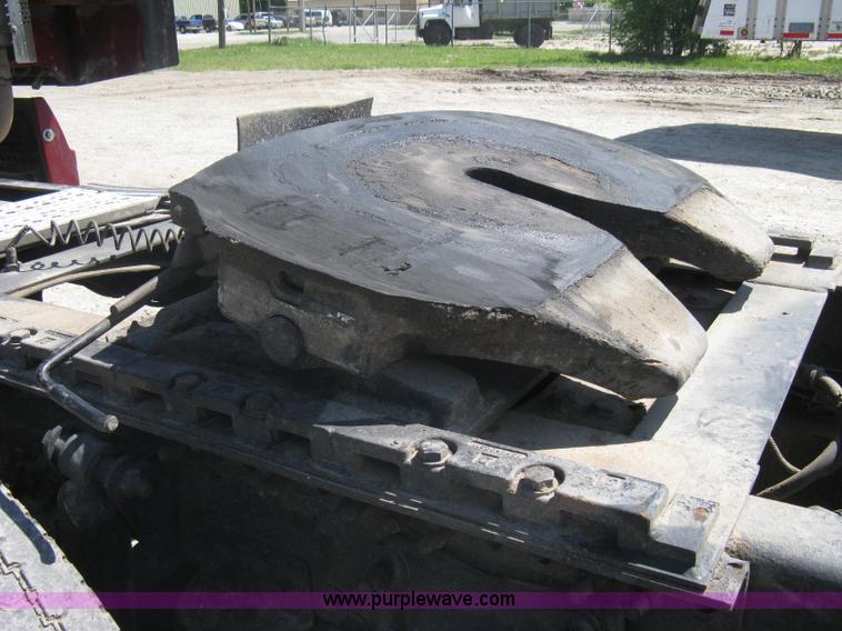 image for item A6322 2003 Freightliner Columbia semi truck