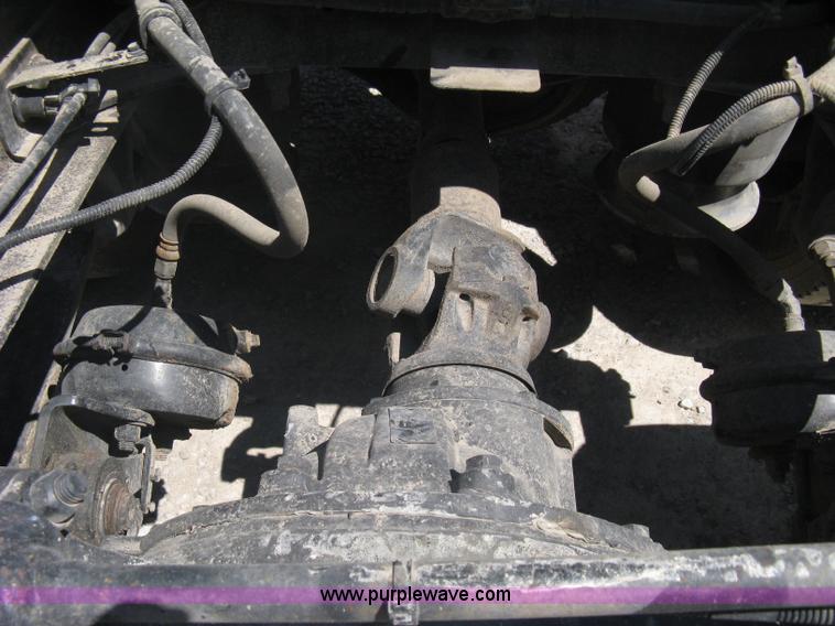 image for item A6322 2003 Freightliner Columbia semi truck