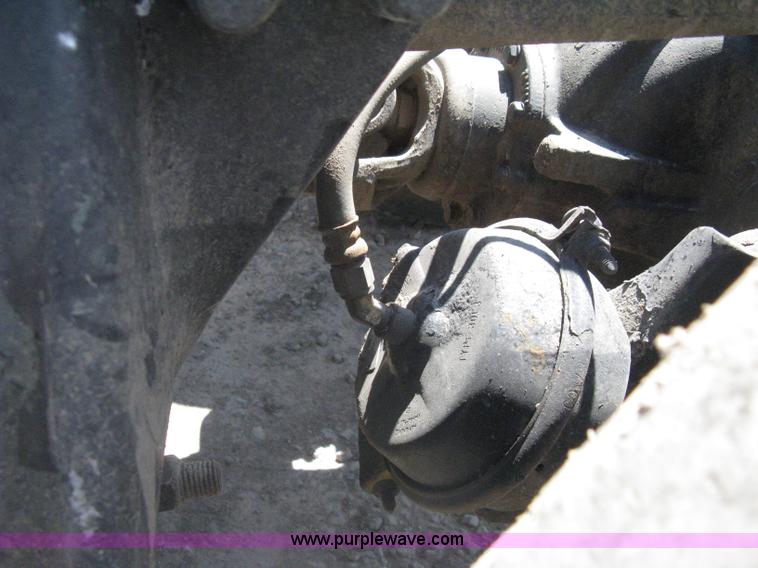 image for item A6322 2003 Freightliner Columbia semi truck