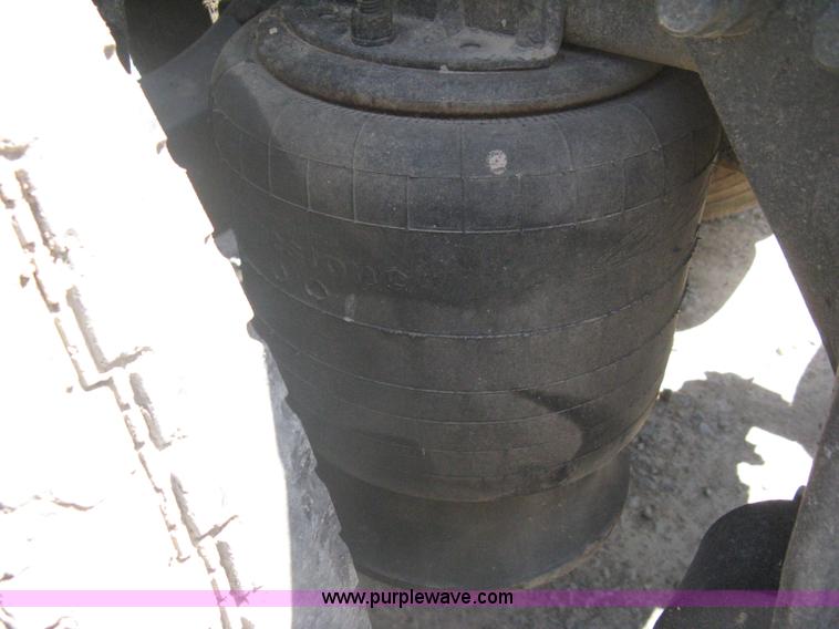 image for item A6322 2003 Freightliner Columbia semi truck