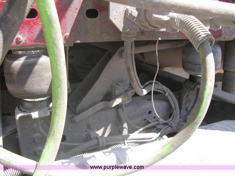 image for item A6322 2003 Freightliner Columbia semi truck