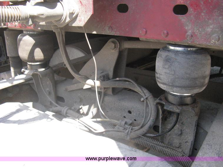 image for item A6322 2003 Freightliner Columbia semi truck