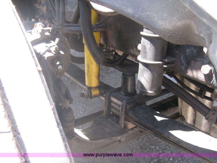 image for item A6322 2003 Freightliner Columbia semi truck