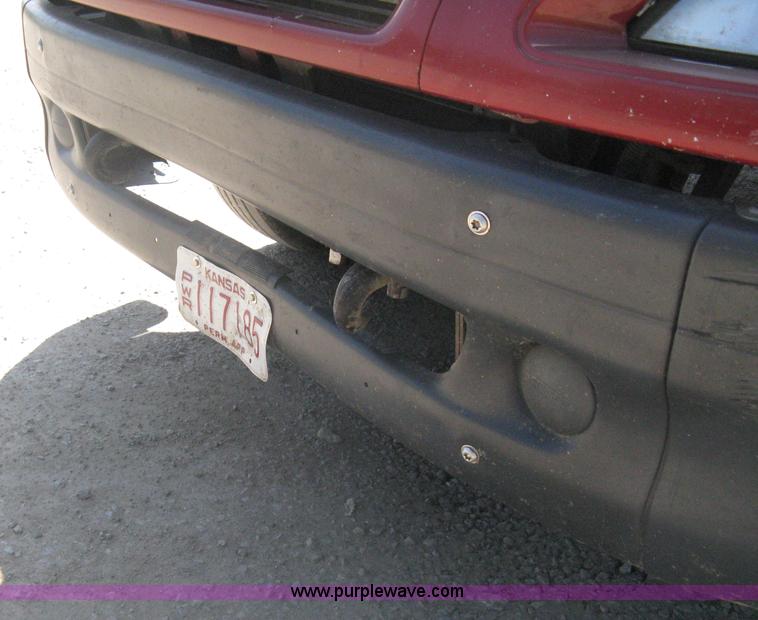 image for item A6322 2003 Freightliner Columbia semi truck