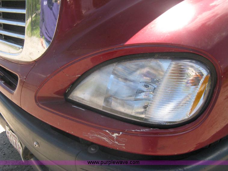 image for item A6322 2003 Freightliner Columbia semi truck