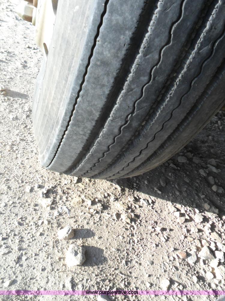 image for item B1196 1995 White/volvo WIA semi truck