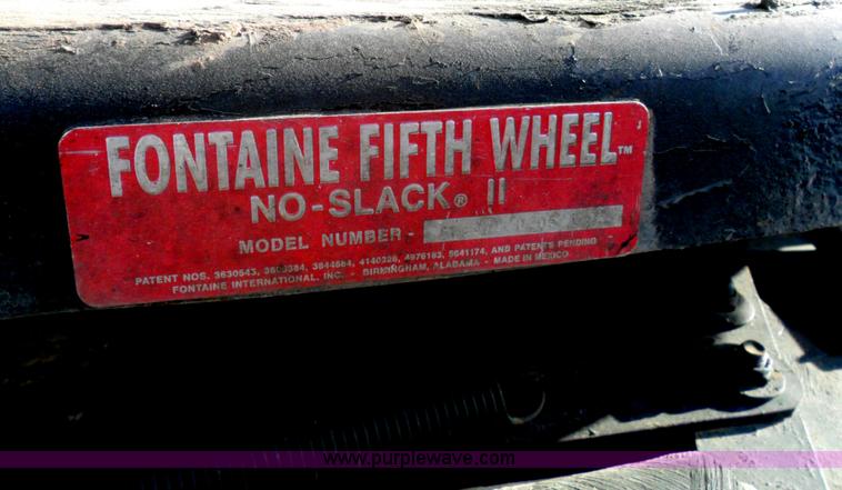 image for item B1196 1995 White/volvo WIA semi truck