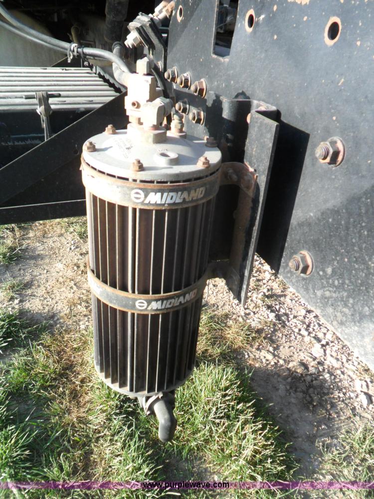 image for item B1196 1995 White/volvo WIA semi truck