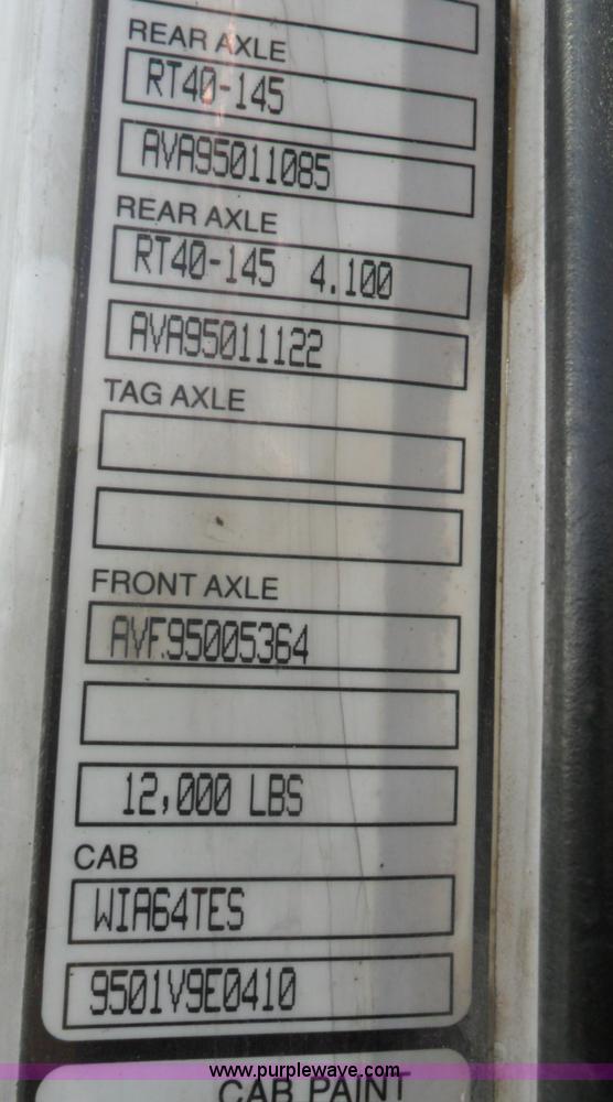 image for item B1196 1995 White/volvo WIA semi truck