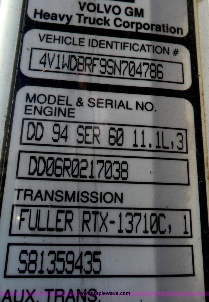 image for item B1196 1995 White/volvo WIA semi truck