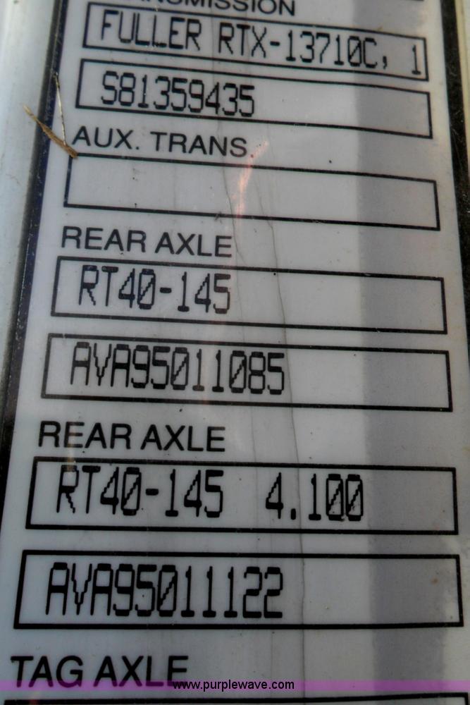 image for item B1196 1995 White/volvo WIA semi truck