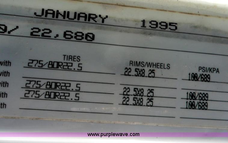 image for item B1196 1995 White/volvo WIA semi truck