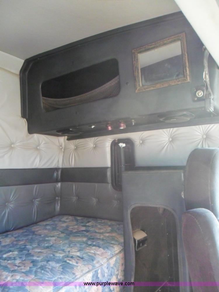 image for item B1196 1995 White/volvo WIA semi truck