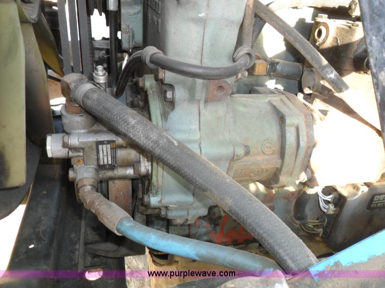 image for item B1196 1995 White/volvo WIA semi truck